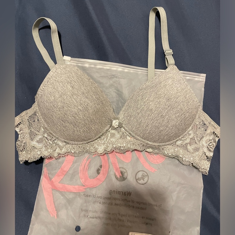 NWOT Romwe 93% Cotton Lace Padded Bra